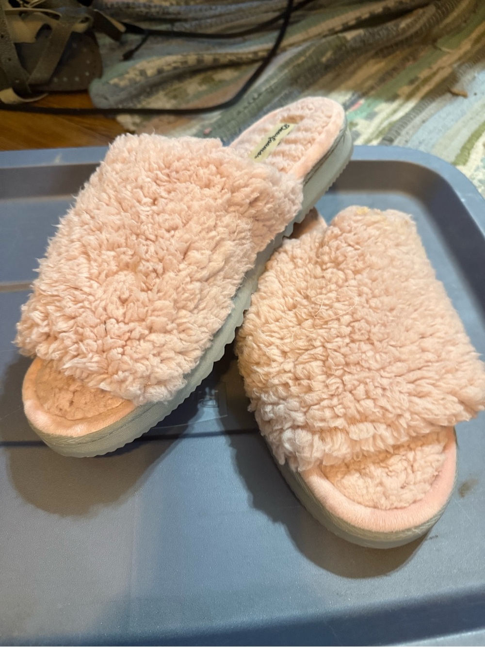 Dearfoams Fuzzy Slide Slippers in Blush Pink